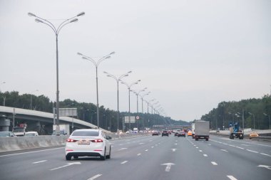 Rusya, Moskova - 23 Temmuz 2019: Moskova'da gündüz saatlerinde Mkad'da trafik sıkışıklığı