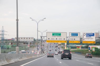 Rusya, Moskova - 23 Temmuz 2019: Moskova'da gündüz saatlerinde Mkad'da trafik sıkışıklığı