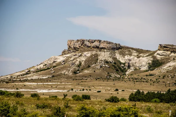 昼間の白い岩の眺め クリミア山脈 — ストック写真