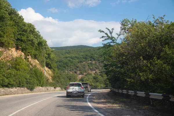 Vista Carretera Las Montañas Durante Día Crimea Viajar Coche Concepto — Foto de Stock