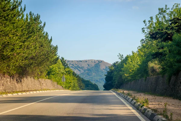 Vista Estrada Nas Montanhas Durante Dia Crimeia Viagem Carro Conceito — Fotografia de Stock