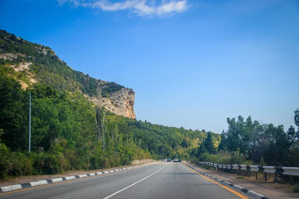 Vista Carretera Las Montañas Durante Día Crimea Viajar Coche Concepto — Foto de Stock