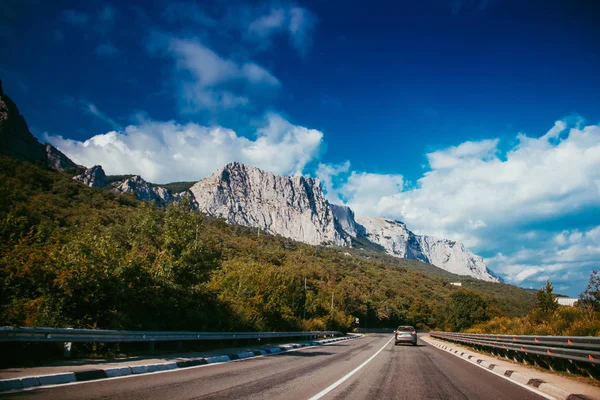 Vista Strada Montagne Giorno Crimea Viaggio Auto Concetto — Foto Stock