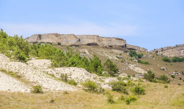 Yaz sezonunda beyaz kaya dağı, Kırım