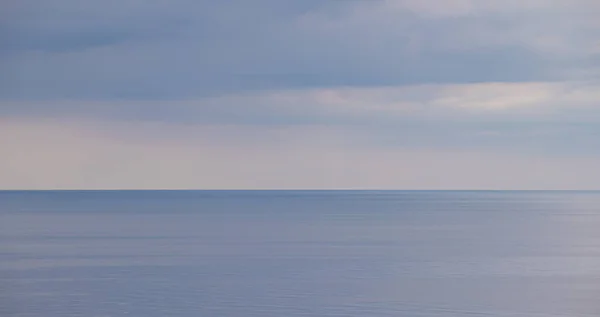 Mar Tranquilo Sobre Fondo Cielo Nublado Distrito Anapa Sukko Rusia — Foto de Stock