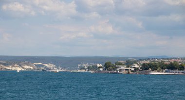 Güneşli havada Sivastopol Körfezi, Kırım