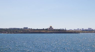 Güneşli havada Sivastopol Körfezi, Kırım