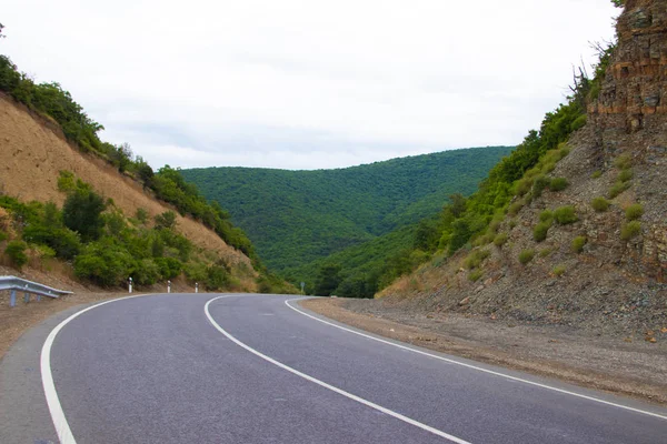 Viajar Coche Concepto Con Carretera Las Montañas Distrito Anapsky Rusia — Foto de Stock