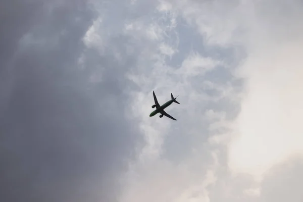 Rússia Anapa Julho 2019 Avião Voando Céu Conceito Transporte Passageiros — Fotografia de Stock