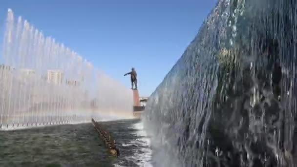 Espectáculo Acuático Con Fuentes Parque Durante Día — Vídeo de stock