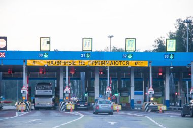 Rusya, Moskova - 23 Temmuz 2019: Rus otoyolunda ücretli yol ödeme noktası
