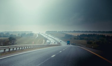 Rusya, Krasnodar - 23 Temmuz 2019: Rus asfalt yolu, seyahat konsepti