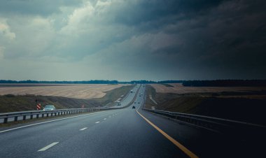 Rusya, Krasnodar - 23 Temmuz 2019: Rus asfalt yolu, seyahat konsepti