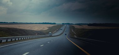 Rusya, Krasnodar - 23 Temmuz 2019: Rus asfalt yolu, seyahat konsepti