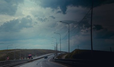 Rusya, Krasnodar - 23 Temmuz 2019: Rus asfalt yolu, seyahat konsepti