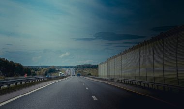 Rusya, Krasnodar - 23 Temmuz 2019: Rus asfalt yolu, seyahat konsepti