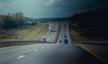 Rusya, Krasnodar - 23 Temmuz 2019: Rus asfalt yolu, seyahat konsepti