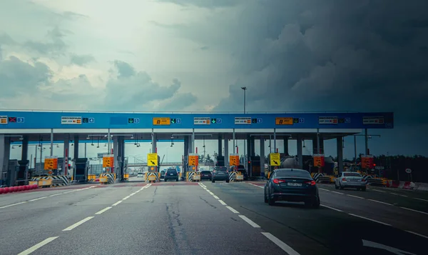 Rusya, Moskova - 23 Temmuz 2019: Rus otoyolunda ücretli yol ödeme noktası