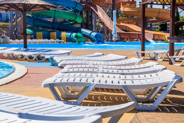Aquapark. Vacaciones familiares. Piscinas limpias. Diapositivas en el agua.. Rusia, Anapa julio 14, 2019 — Foto de Stock