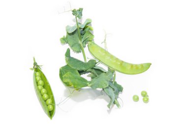 beyaz arka plan, sağlıklı beslenme kavramı izole yeşil bezelye