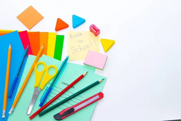 Kleur Schoolbenodigdheden Geïsoleerd Witte Achtergrond Terug Naar School Concept — Stockfoto