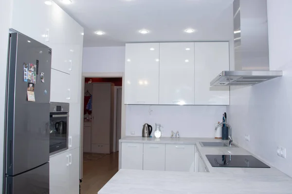 White modern kitchen. Beautiful kitchen. . Russia, St. Petersburg September 6, 2019 — Stock Photo, Image