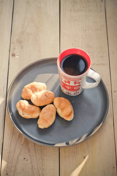 Káva Šálku Croissanty Talíři — Stock fotografie