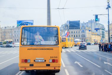 Rusya, St. Petersburg - 25 Mayıs 2019: Eski motorlu araçların geçmişe dönük sergisi, klasik ulaşım kavramı