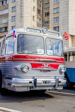 Rusya, St. Petersburg - 25 Mayıs 2019: Eski motorlu araçların geçmişe dönük sergisi, klasik ulaşım kavramı