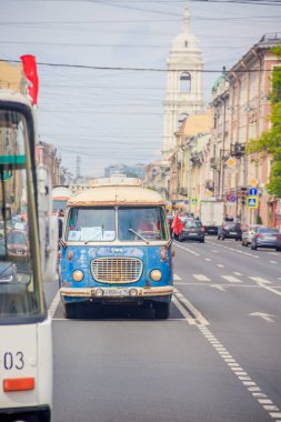 Rusya, St. Petersburg - 25 Mayıs 2019: Eski motorlu araçların geçmişe dönük sergisi, klasik ulaşım kavramı