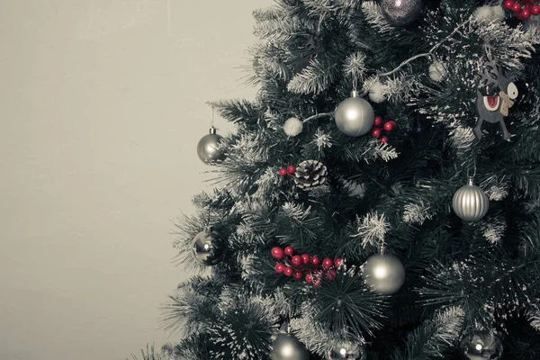 Nyårsinredning Ett Vardagsrum Julen Julrumsdekorationer Julleksaker Och Kransar — Stockfoto