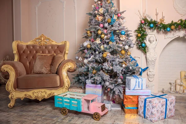 Szilveszteri Dekoráció Egy Nappaliban Karácsonykor Üdülőszoba Dekoráció Karácsonyi Játékok Koszorúk — Stock Fotó