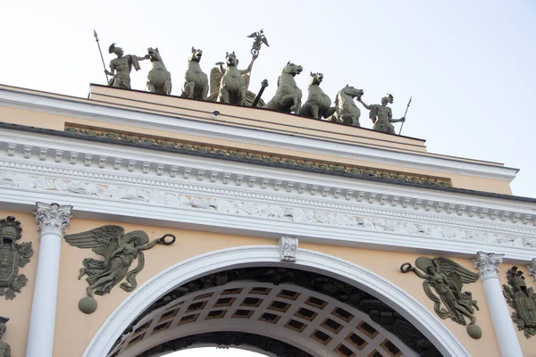 ロシア サンクトペテルブルク 2019年9月5日 サンクトペテルブルク市内中心部 宮殿の広場街の魅力歴史的建造物 — ストック写真