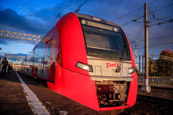 Russland Ljuban August 2019 Sommerbahn Russland Eiserner Pfad Untergangshintergrund — Stockfoto