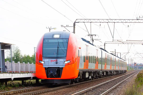 Tren Eléctrico Acerca Plataforma Transporte Público Cancelación Trenes Disminución Del — Foto de Stock