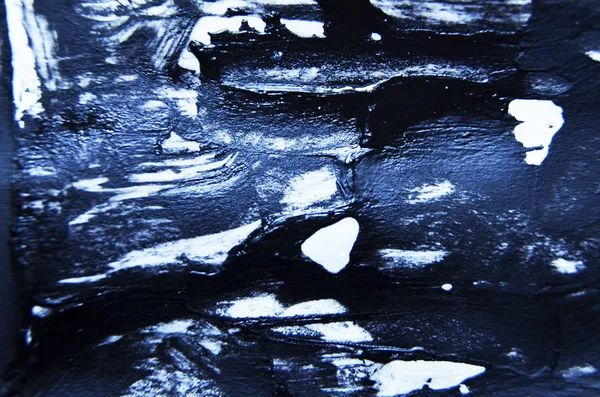 Mavi arka plan. Beyaz arka plan üzerine yağlı boya lekeleri. Grunge dokusu, taze boya. Parlak tasarım öğesi. Soyut el boyalı. Koyu Gri