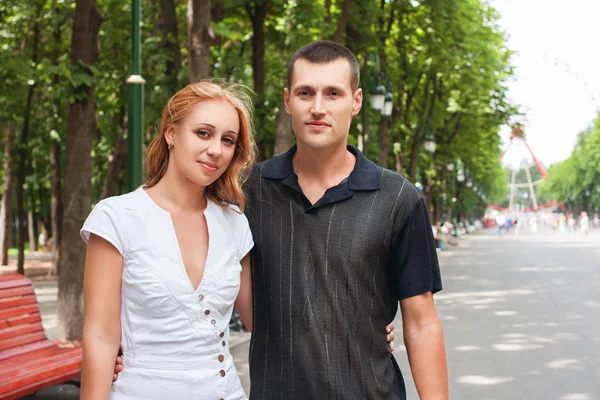 Beau couple de mariage mariée et marié — Photo