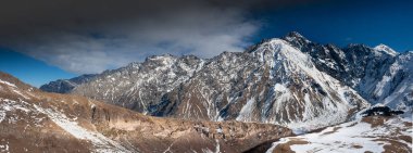 Kafkasya üzerinden Stepancminda şehir panoraması