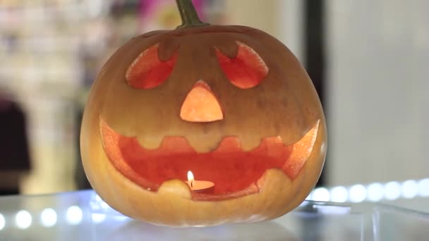 Halloween-Kürbis aus nächster Nähe — Stockvideo