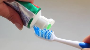 El diş macunu diş fırçası smear