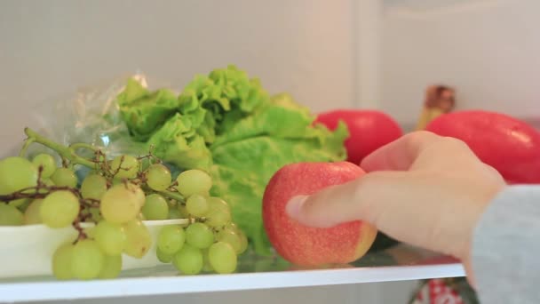 Man hand takes fruit from the refrigerator — стоковое видео