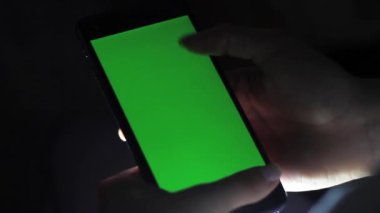 Kadın el telefon hromakey ile kullanın..