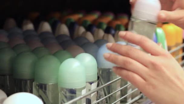 Female hands choose deodorant in the store — Stock Video