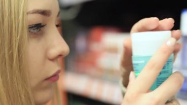 kadın mağaza deodorant seçin