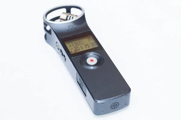 Audio Recorder zoom h1 közelről hang regisztráló készülék. Elkülöníteni a fehér háttér — Stock Fotó