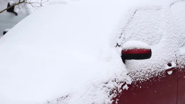 Sidorutorna på en bil i snön närbild — Stockvideo