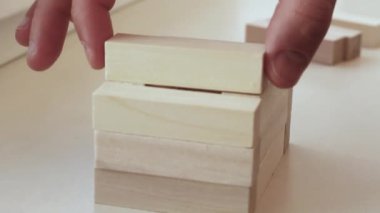 Parçalanmış durumdaki arabanın jeneratörü.