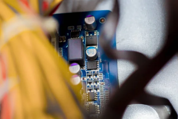 Електронна дошка, чип на комп'ютерній дошці крупним планом — стокове фото