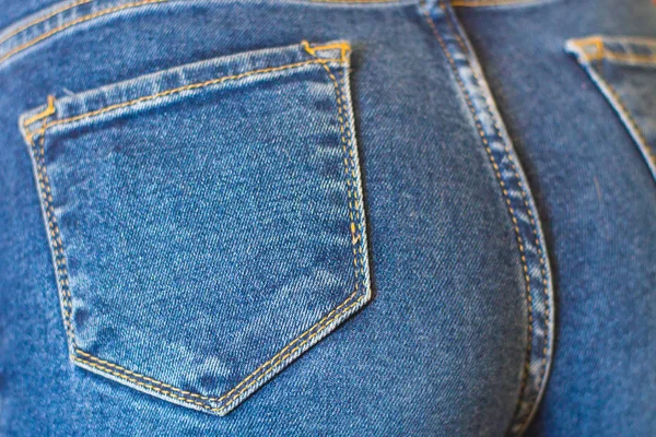 Żeński tyłek w dżinsy zbliżenie — Zdjęcie stockowe