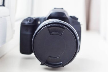 Profesyonel kamera ve yakın çekim lensi.